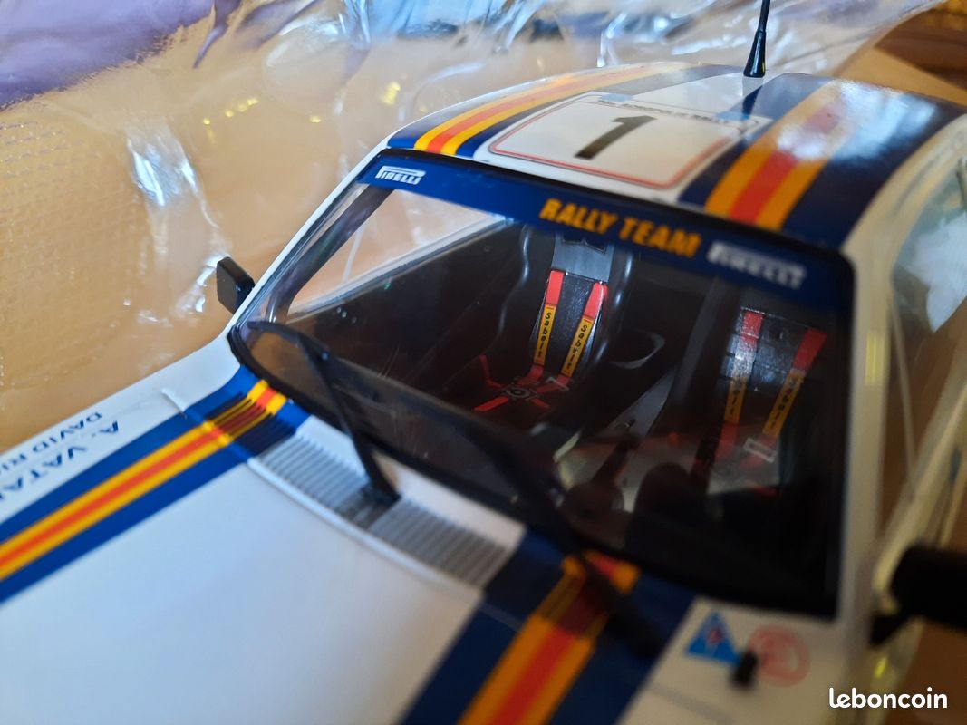 FORD ESCORT RS COSWORTH #9 RALLY ACROPOLIS 1994 A. VATANEN 1/18 IXO
