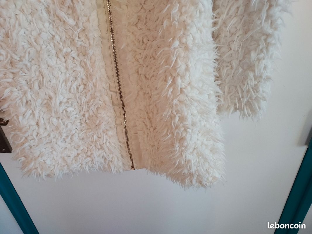 Manteau en fausse fourrure taille S/M (image 4)