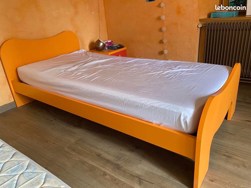 LIT +matelas+ table de chevet (image 2)