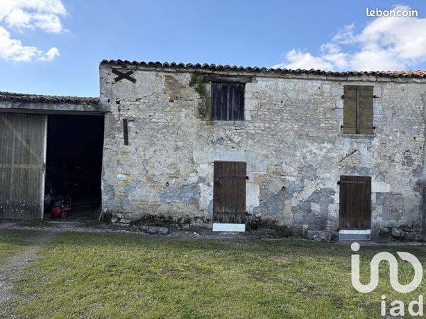 Parking/box 1094 m² Charron