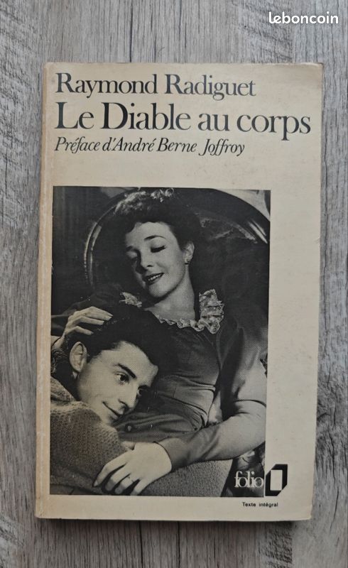 Ancien livre de poche le diable au corps de Raymond Radiguet (image 1)