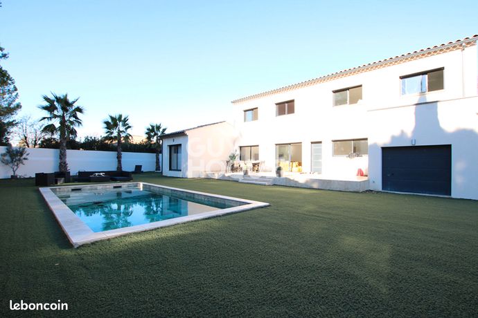 Propriété 8 pièces 181 m²