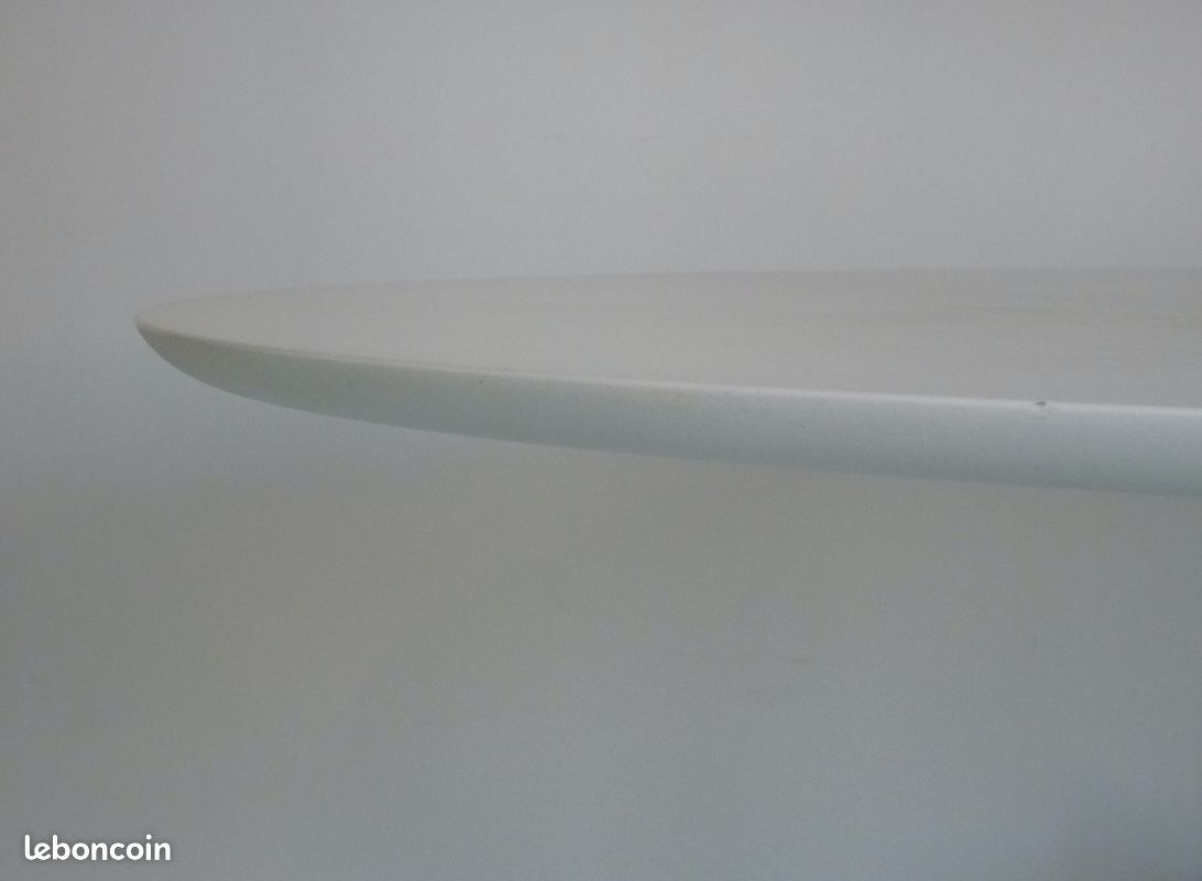 TABLE DIZZIE de chez ARPER . ø 137CM (image 4)