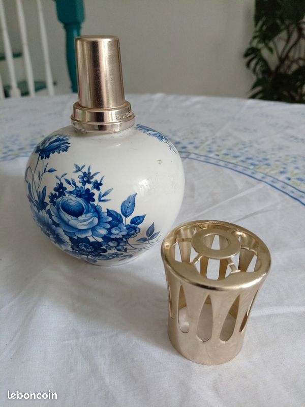Ancienne lampe Berger en porcelaine et fleurs bleues (image 7)