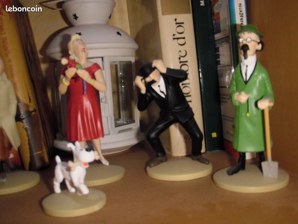 STATUETTE PUBLICITAIRE PRESENTOIR TINTIN et MILOU Pub Studio Aventures STATUETTE PUBLICITAIRE PRESENTOIR TINTIN et MILOU Pub Studio Aventures