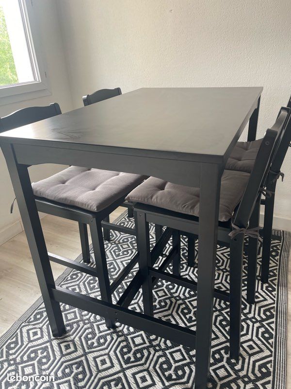 Table bar IKEA + 4 chaises + coussins – Quasi neuf – URGENT déménagement (image 2)