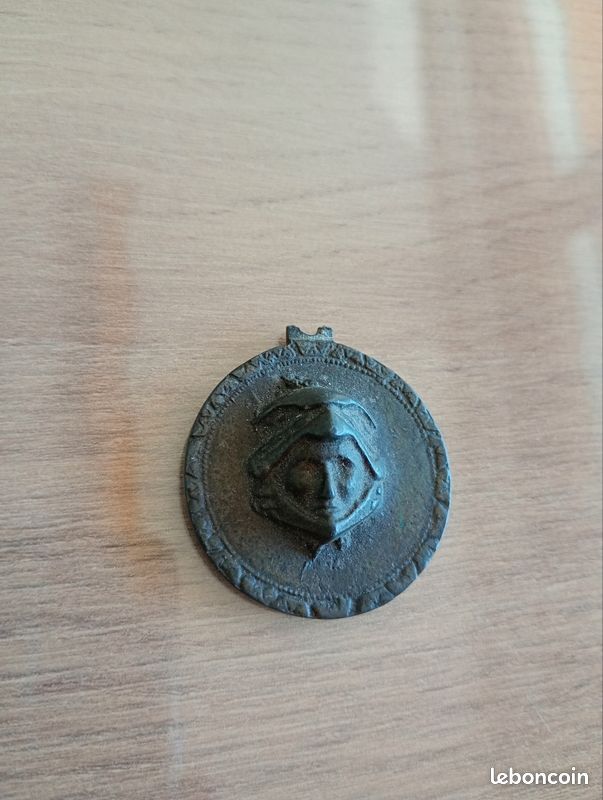 Medaille amulette aztèque maïa Pierre de météorite rarissime (image 2)