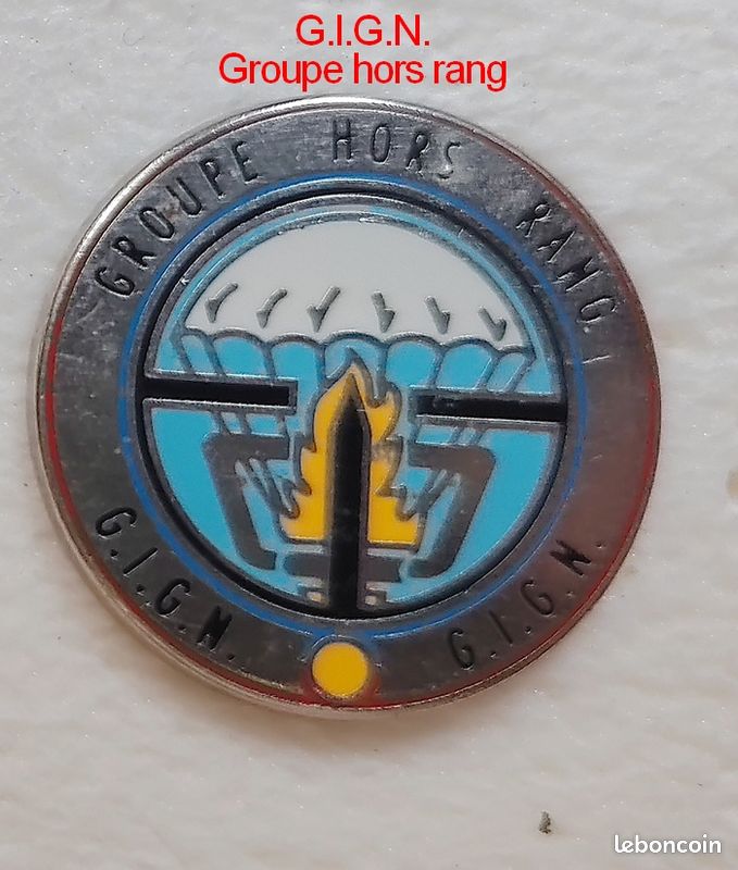 Pin's GIGN groupe hors rang (image 1)