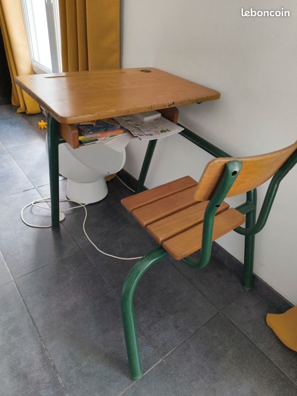 Bureau d'écolier (image 1)