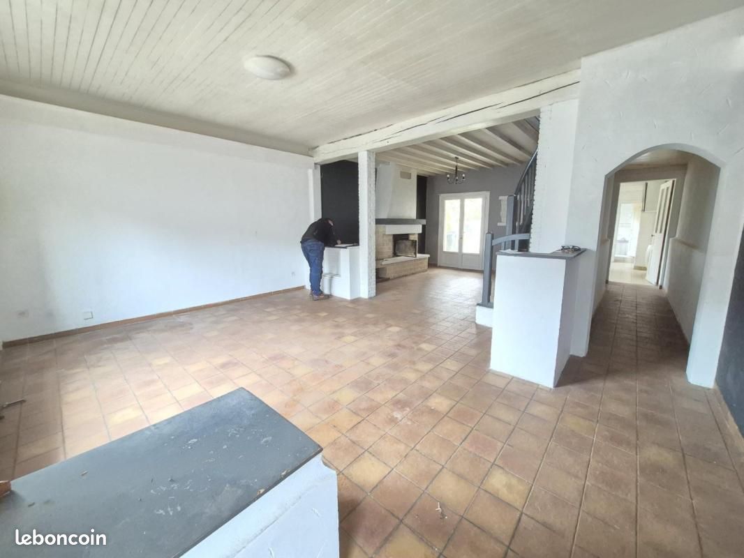 Maison 5 pièces 115 m² · à Neuville-Saint-Vaast · 115 m² · 825 €
