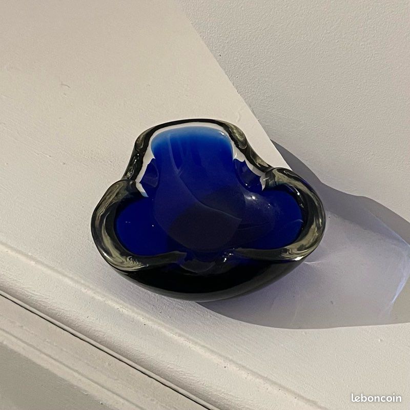 Cendrier Verre Bleu Vue 3 - Galerie Yvan Royer