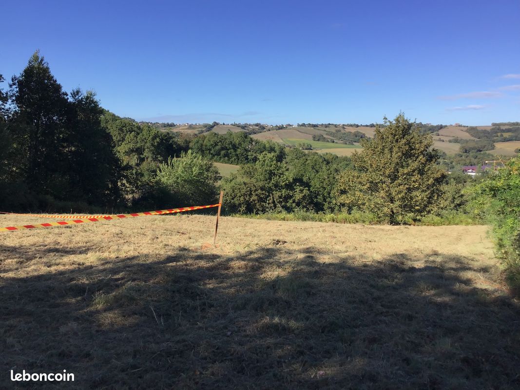 Terrain à bâtir de 2000m2 · à Loubieng · 39 000 €