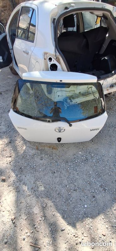 Hayon toyota yaris (image 1)