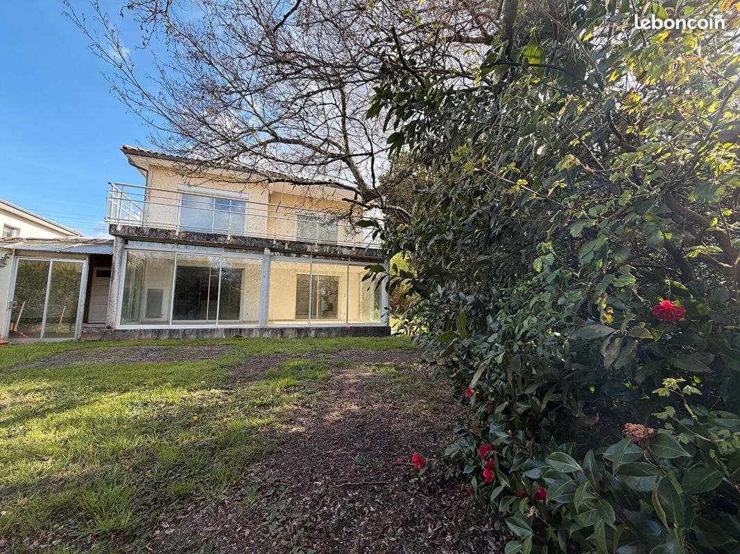 Maison 8 pièces 145 m² · à Saint-Médard-en-Jalles · 145 m² · 1 610 €/mois