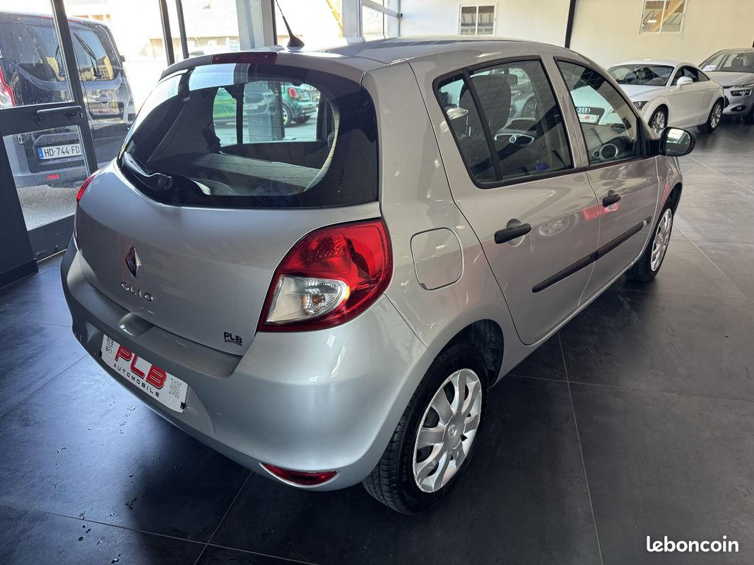 Renault CLIO III 1.2 16V 75CH 5P 30 800 KM 1 ERE MAIN PLB AUTO (image 7)