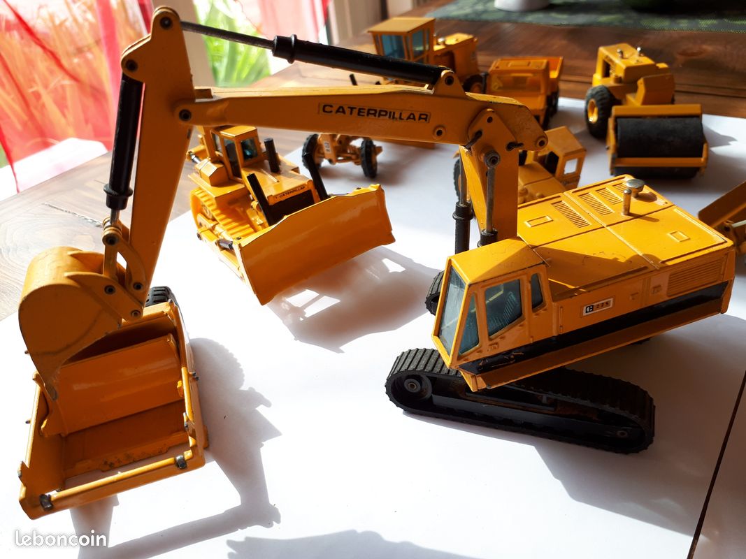 Lot miniatures Caterpillar (image 3)