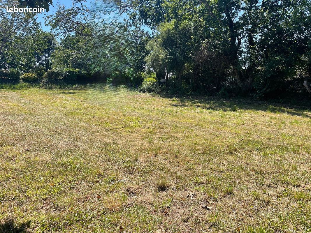 Terrain viabilisé à 95 % à vendre – La Forêt‑Fouesnant – Parcelle AD 244 · à La Forêt-Fouesnant · 180 000 €