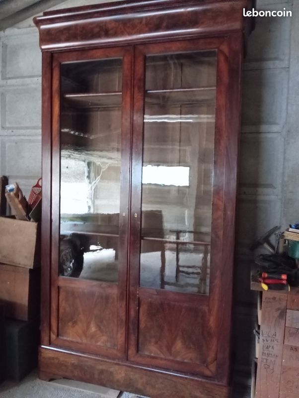 Armoire loupe de noyer ; restauree (image 1)