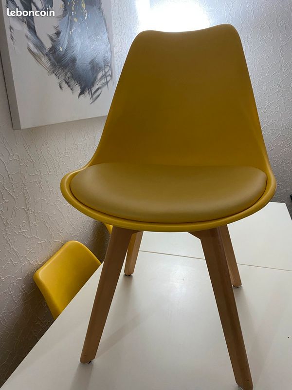 Table à manger + 4 chaises scandinaves (image 1)
