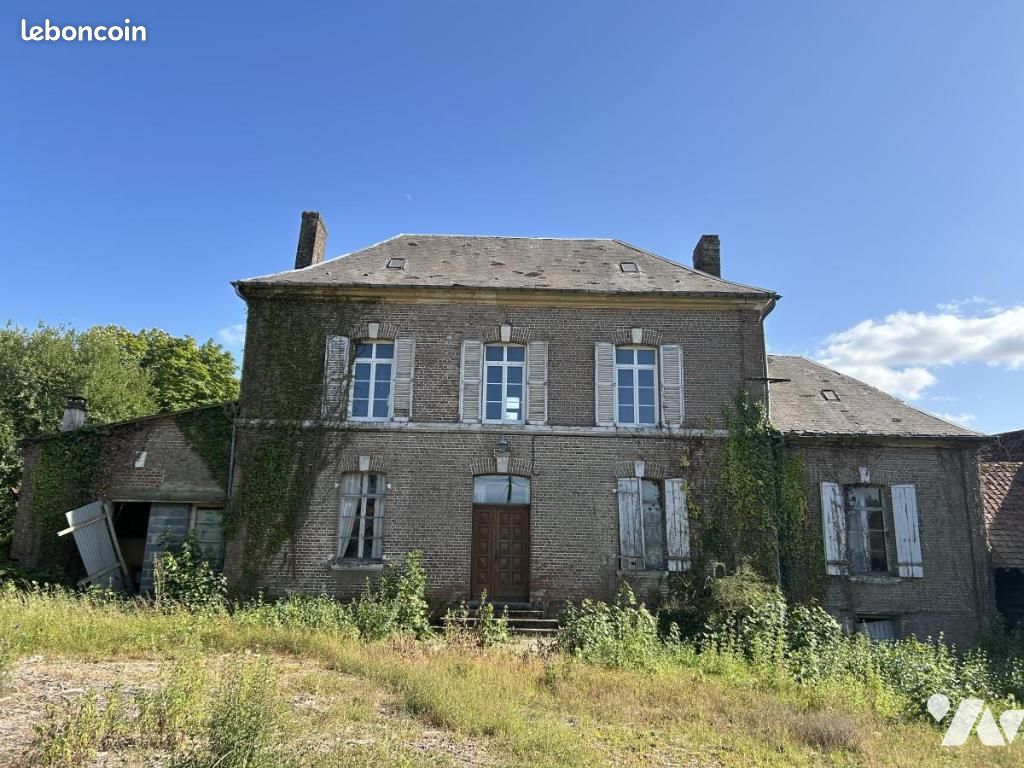 Maison 11 pièces 163 m² · à Brucamps · 163 m² · 105 000 €