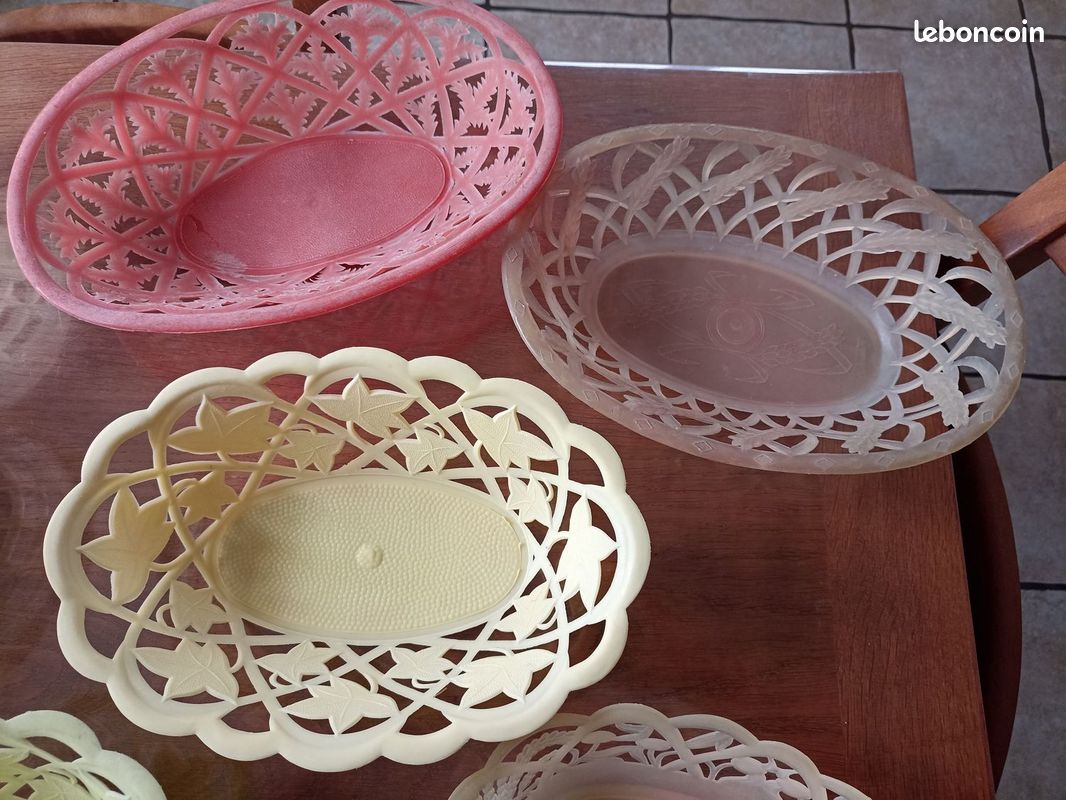 Corbeilles plastique vintage x 7 (image 5)