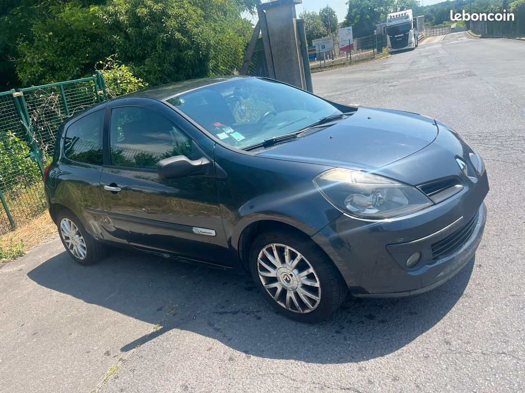 RENAULT Clio III 3 Portes 1.5 dCi 86 cv (image 2)