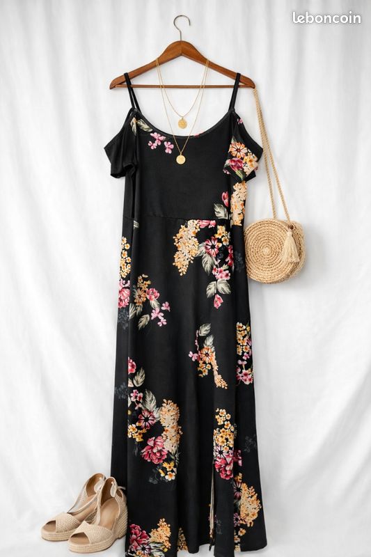 Robe Boho Xhilaration Taille M - Noire à Fleurs, Dos Lacets, Volants Devant - NEUVE