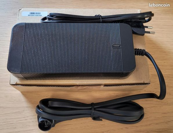 Chargeur Yamaha Simplo Intube 630/720Wh 42V 4A prise 90° – Neuf | CRO