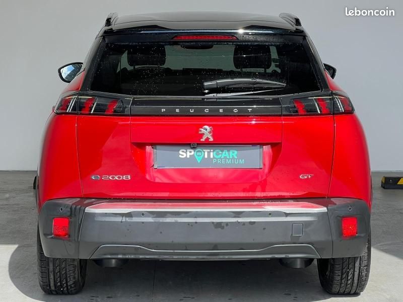 Peugeot 2008 e-2008 136ch GT (image 4)