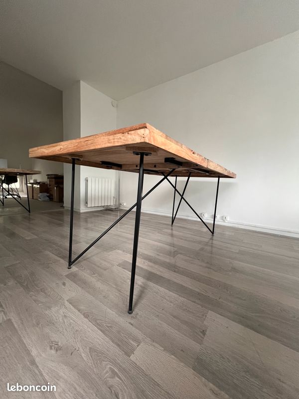 Table design pour salle à manger au bureau, industriel, en bois massif. État neuf (image 3)