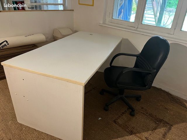 Bureau et sa chaise (image 2)