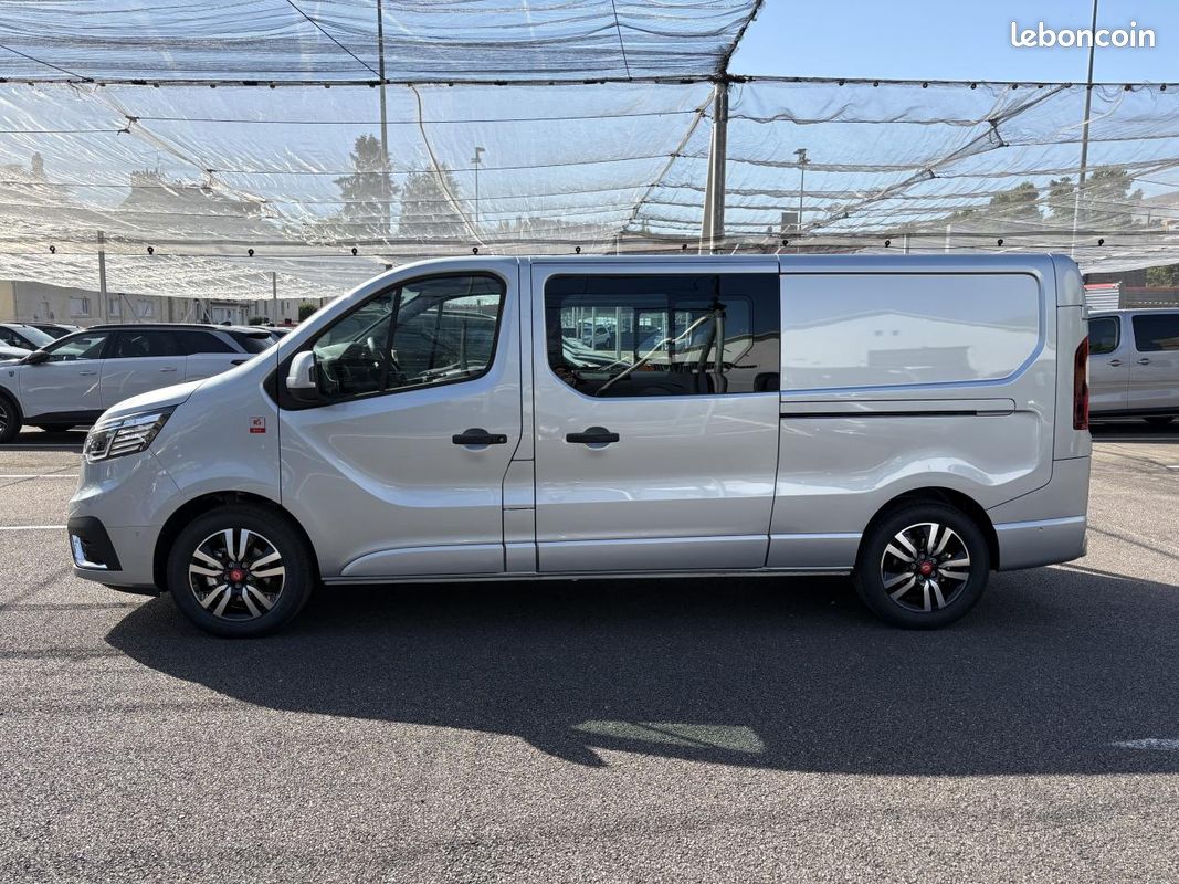 Renault trucks trafic l2h1 3t blue dci 150 bva9 double cabine sieges demontables 5pl gsr2 exclusive (image 3)
