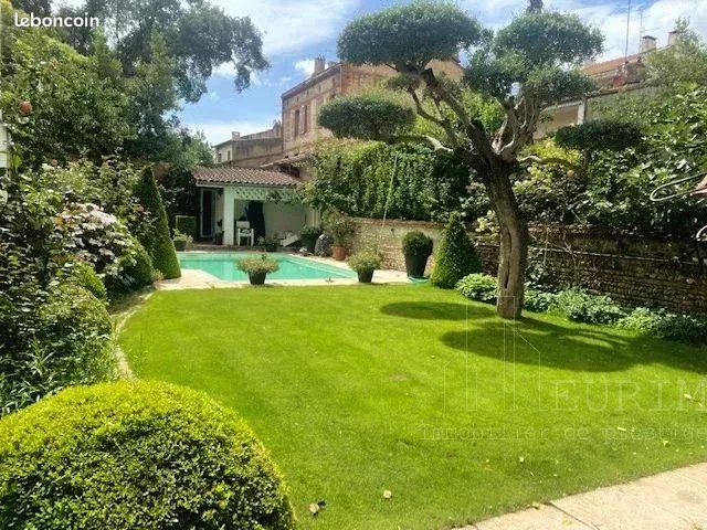 Maison 10 pièces 270 m² · à Toulouse · 270 m² · 1 980 000 €