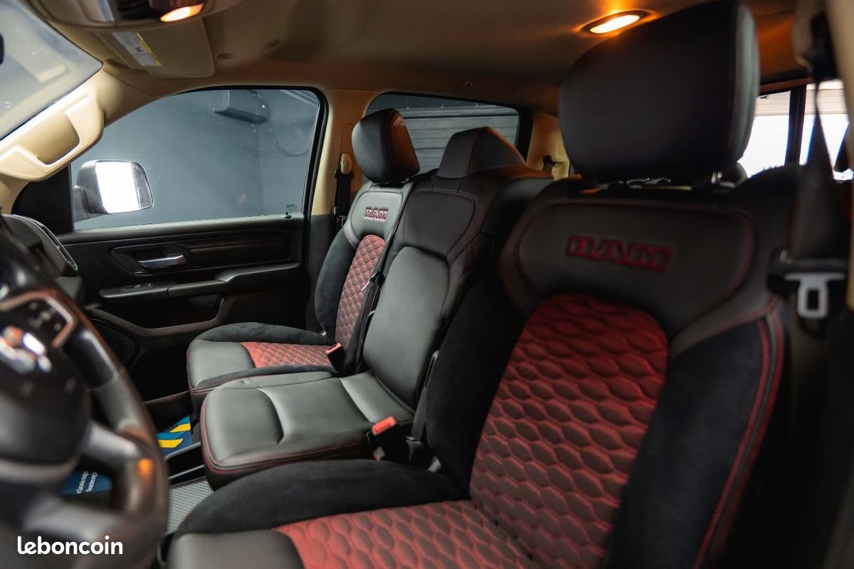 Dodge RAM 1500 Red Devil Long Bed 5.7 V8 HEMI 401 ch 4x4 – Night Pack – Offroad (image 33)