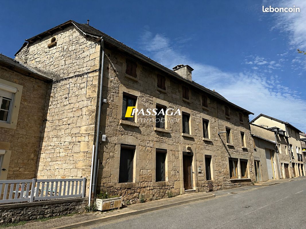 Maison 10 pièces 320 m² · à Sévérac d'Aveyron · 320 m² · 199 000 €