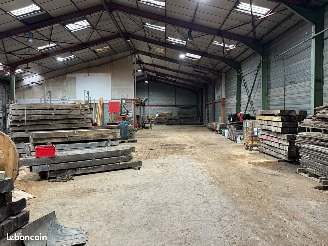 Local commercial 1 pièce 1700 m² · à Charmes · 1 700 m² · 450 000 €