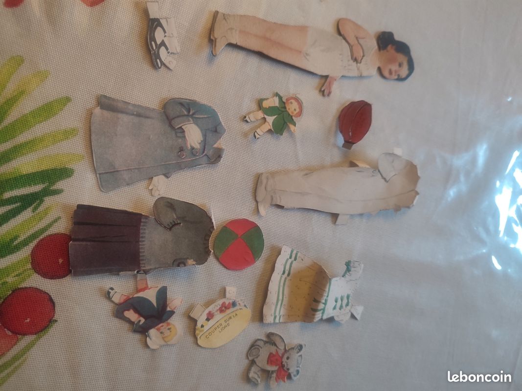Ancienne poupée en carton Cécile avec vêtements (image 1)