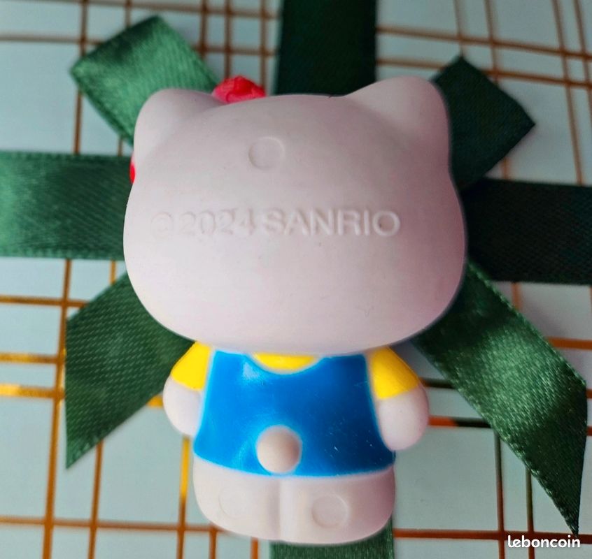 Set Hello Kitty đ neuf figurine et stickers (image 6)