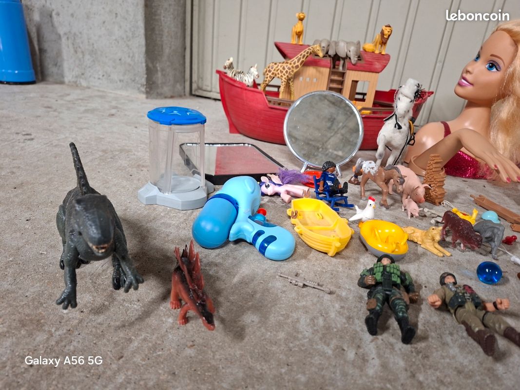 Grand lot de jouets variés : Arche de Noé, Tête à coiffer, Dinosaures... (image 2)