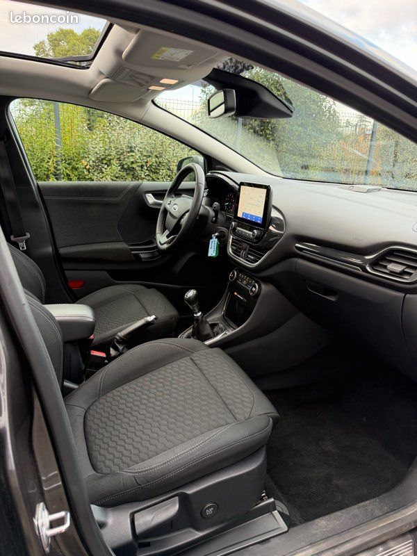 Ford Puma 1.0 MHEV 125 S&S BVM6 Titanium. Toit ouvrant / Siege Massant Excellent Etat (image 7)