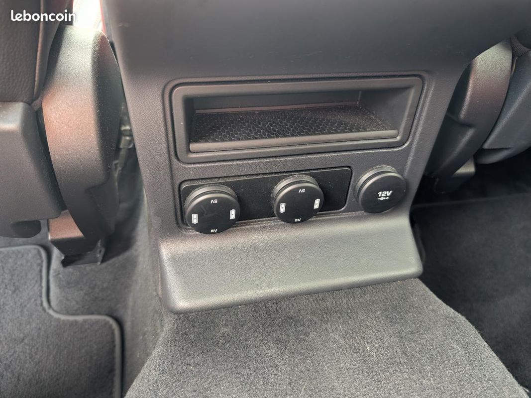 JAGUAR F-PACE 2.0 D - 180 - BVA - - AWD Chequered Flag (image 18)