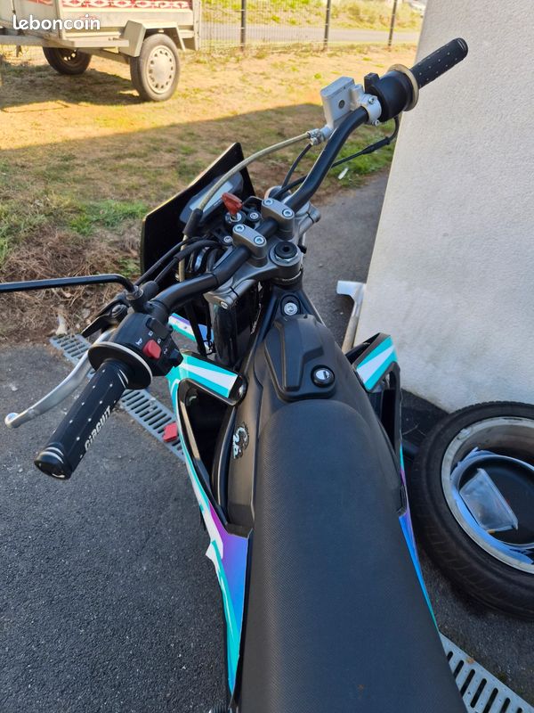 Moto 5o cc Rieju MRT - Motos