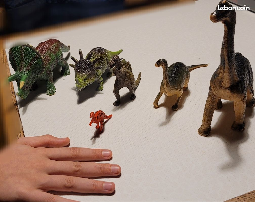 5 Figurines dinosaures + 1 mini (image 1)