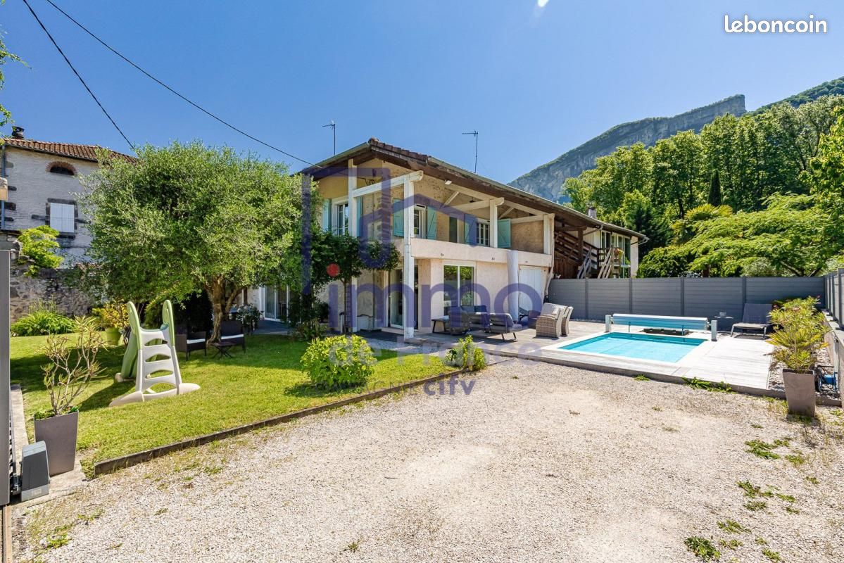 Maison 6 pièces 159 m² · à Voreppe · 159 m² · 425 000 €