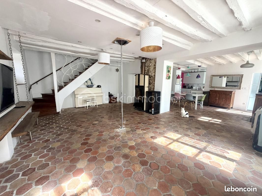 Maison 10 pièces 215 m² · à Soignolles-en-Brie · 215 m² · 350 000 €