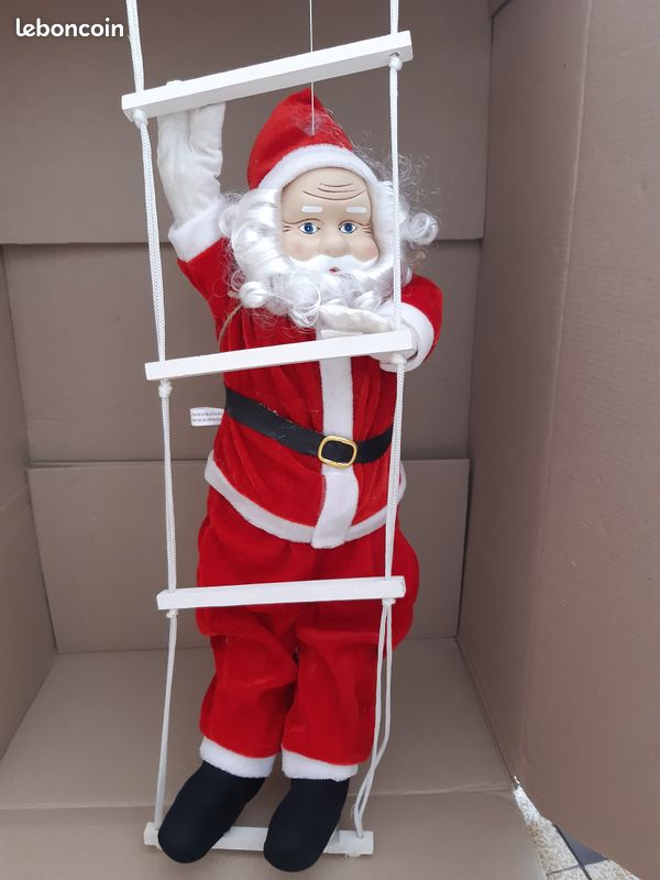 Père Noël montant à l'échelle (image 1)