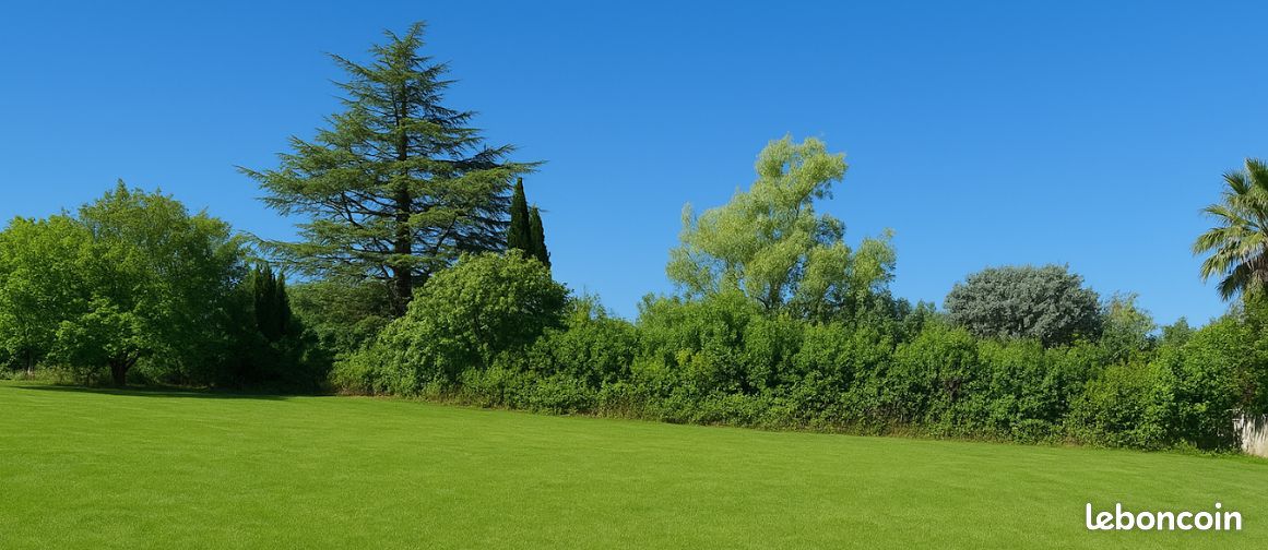 Terrain 1100 m² · à Aubignan · 1 100 m² · 185 000 €
