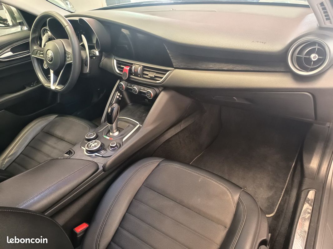 ALFA ROMEO GIULIA MY19 2.2 190 CH AT8 EXECUTIVE - ATTELAGE / CAMERA / Garantie (image 34)