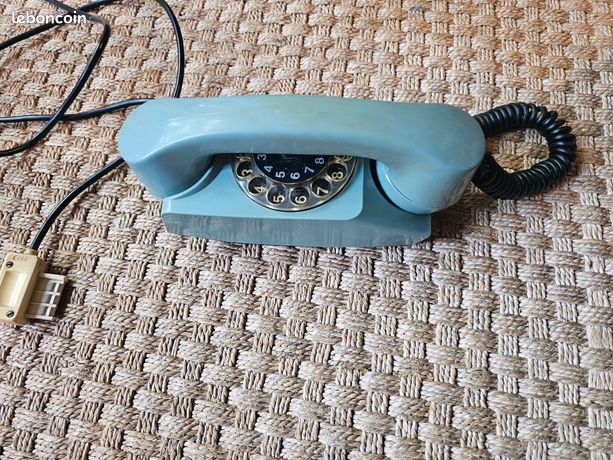 Téléphone vintage Safnat Milano de couleur rare vert menthol