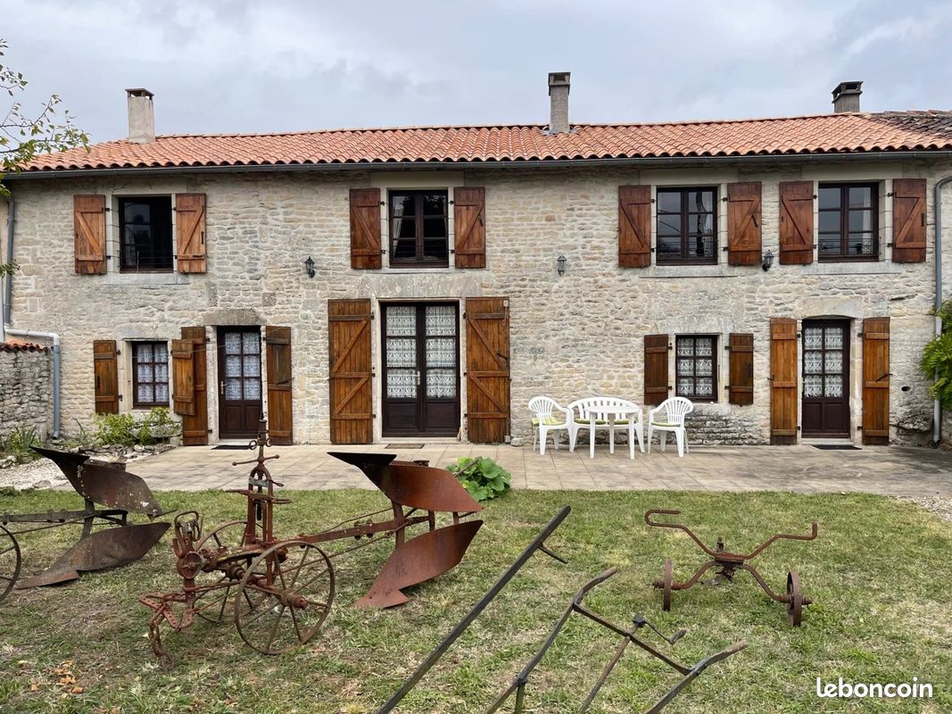 Maison 8 pièces 225 m² - Verdille 16140 (image principale 1)